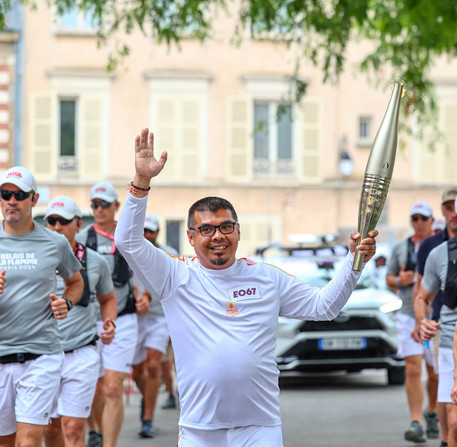 Relais de la Flamme Olympique pour les JO de Paris 2024 à Chartres